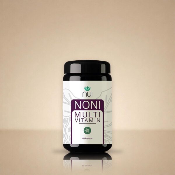 NUI NONI Multivitamin: Kapselglas mit weißem Etikett und violetter Aufschrift vor beigem Hintergrund