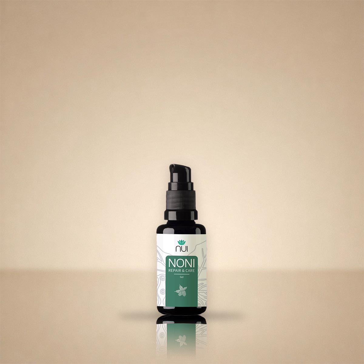 NUI NONI Repair & Care Gel: kleine 30-ml-Flasche mit Pumpspender vor beigem Hintergrund