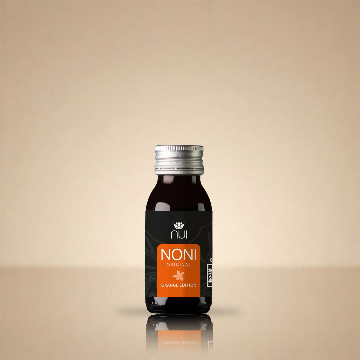 NUI NONI Orange Shot: kleine Shotflasche mit orangefarbenem Etikett und Silberkappe